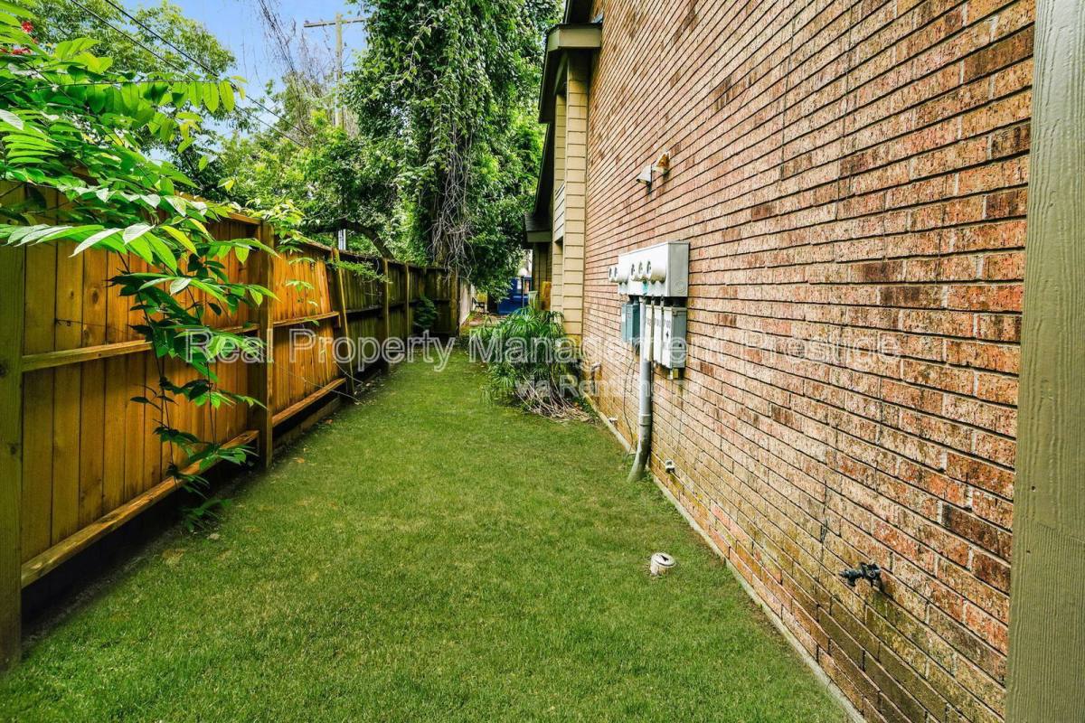 Apartment for rent at 200 Pecan Dr #702, League City, TX 77573