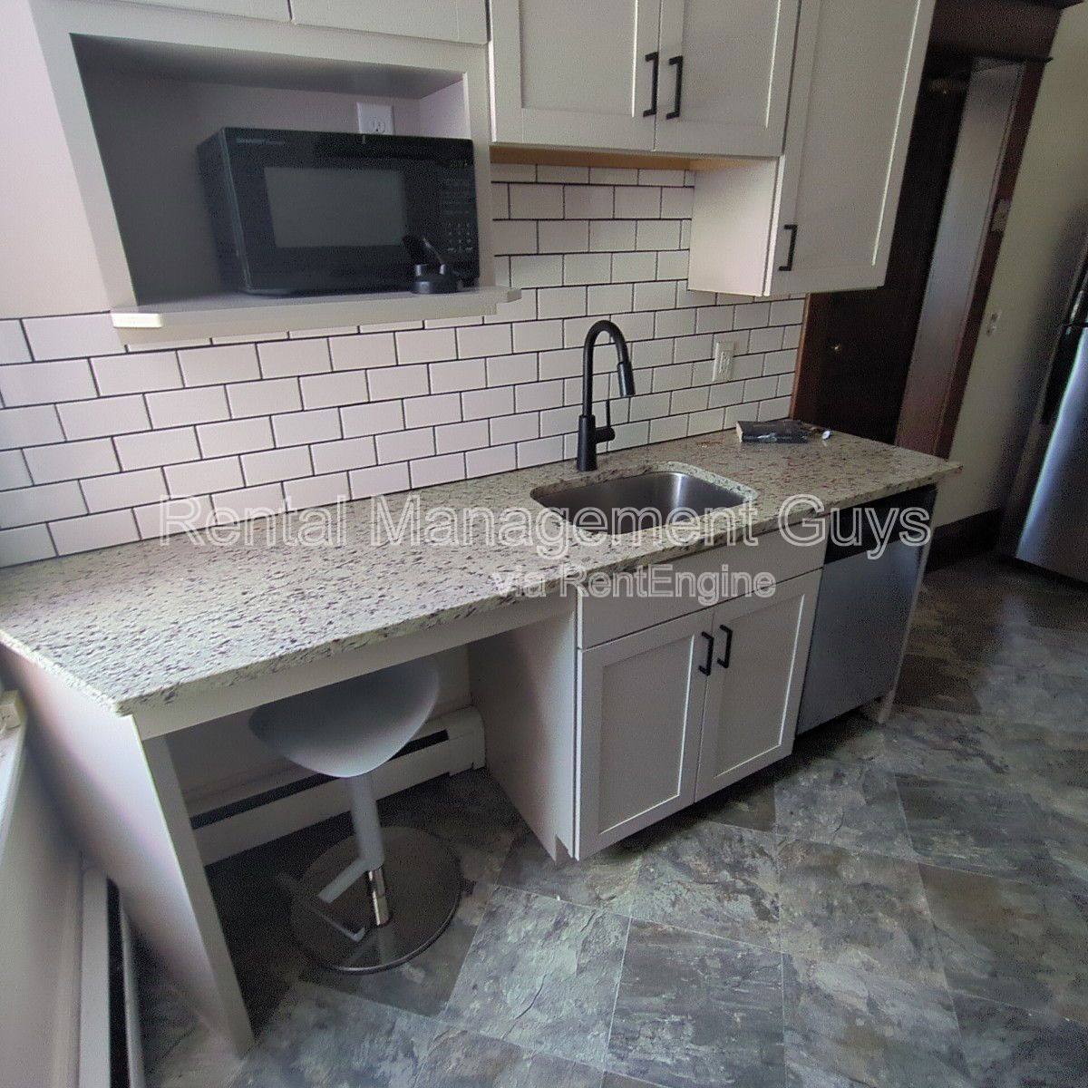 Apartment for rent at 583 Holly Ave #3, Saint Paul, MN 55102