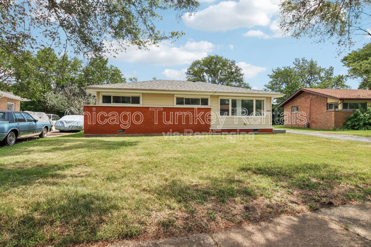 House for rent at 16019 Circle Dr, Markham, IL 60428