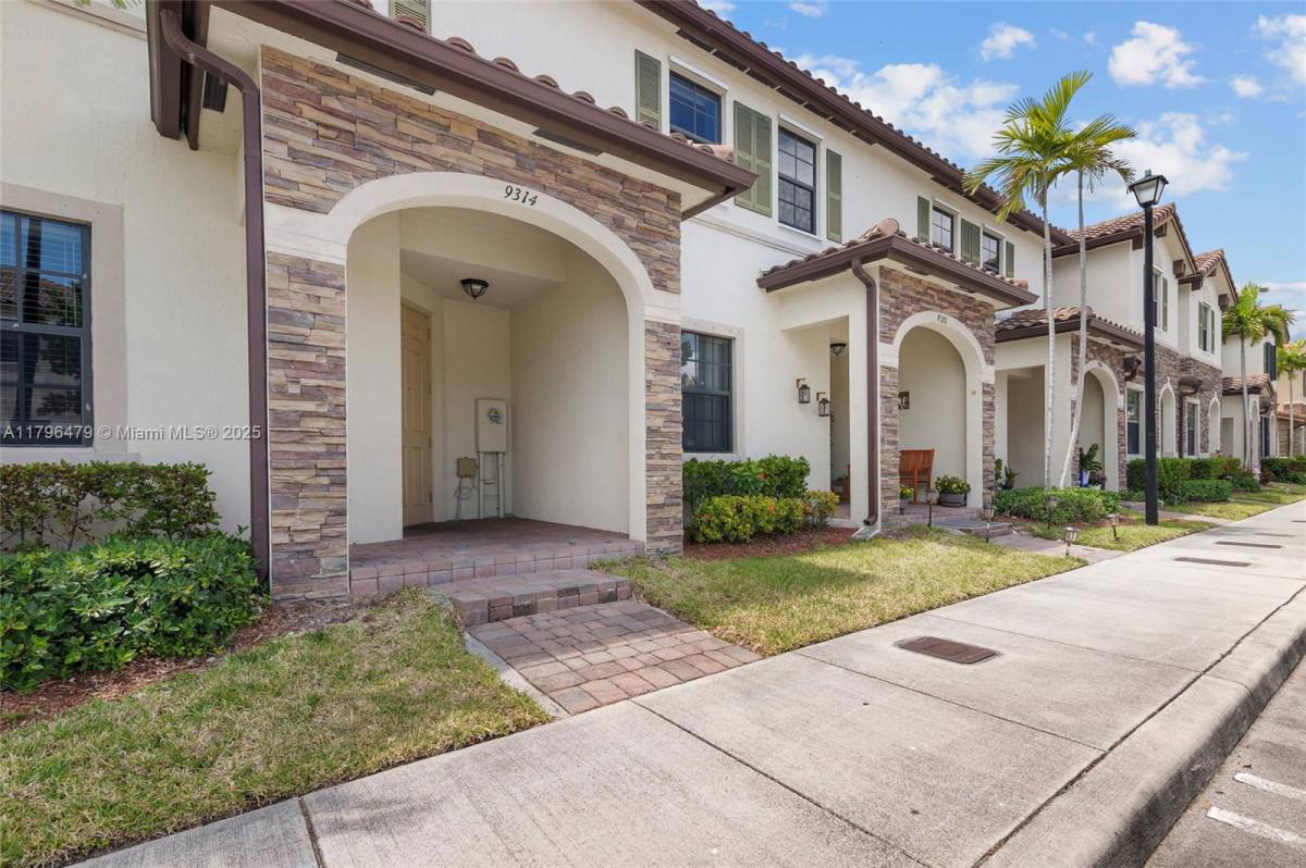 Townhouse for rent at 9314 W 33rd Lane, Hialeah, FL 33018