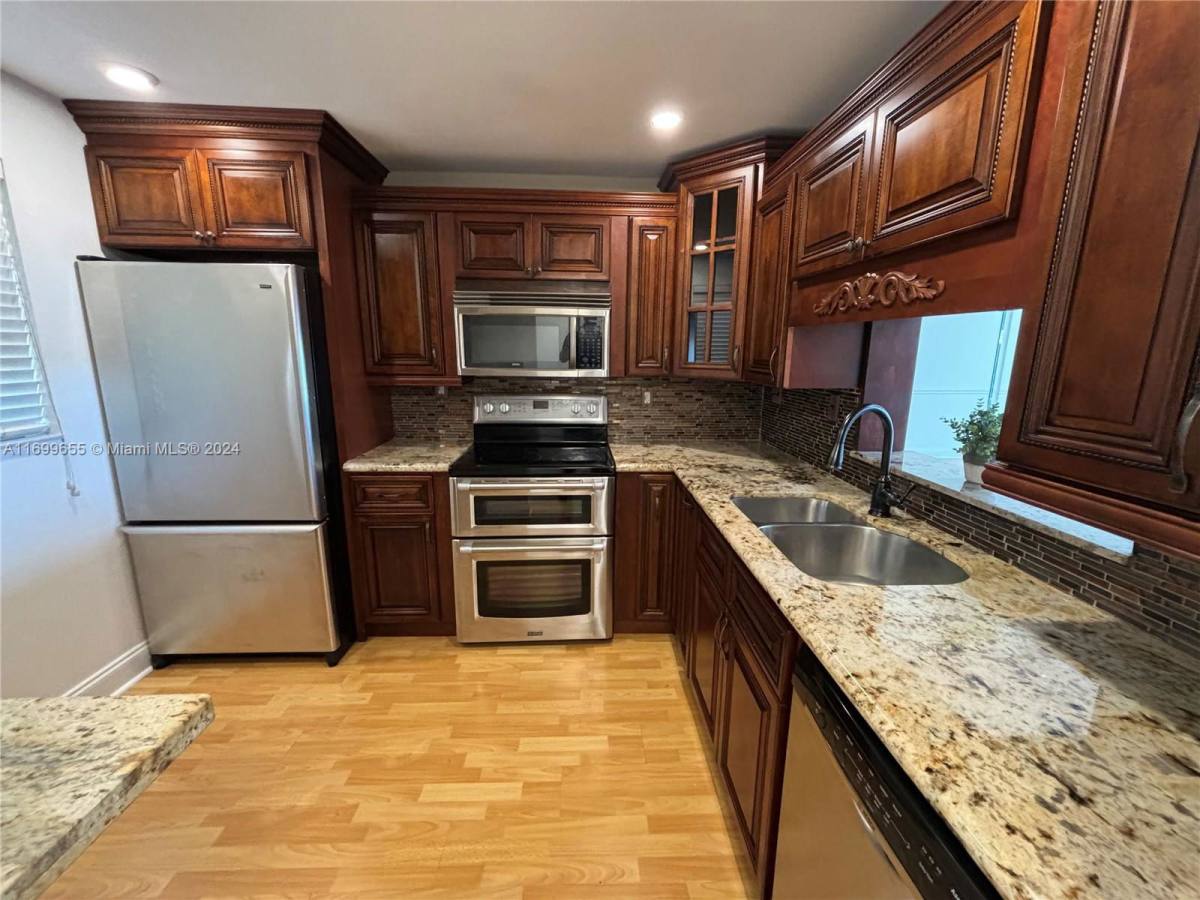 Apartment for rent at 10985 SW 107th St, Miami, FL 33176