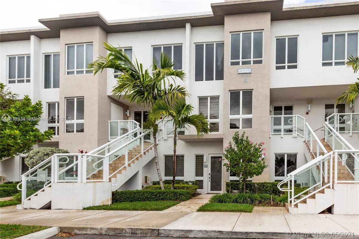 Townhouse for rent at 6415 NW 102nd Path #211, Miami, FL 33178