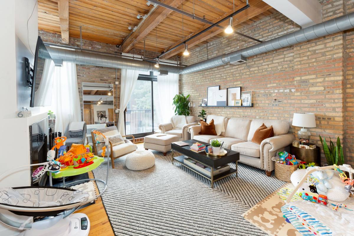 Apartment for rent at 612 N Oakley Blvd #206, Chicago, IL 60612
