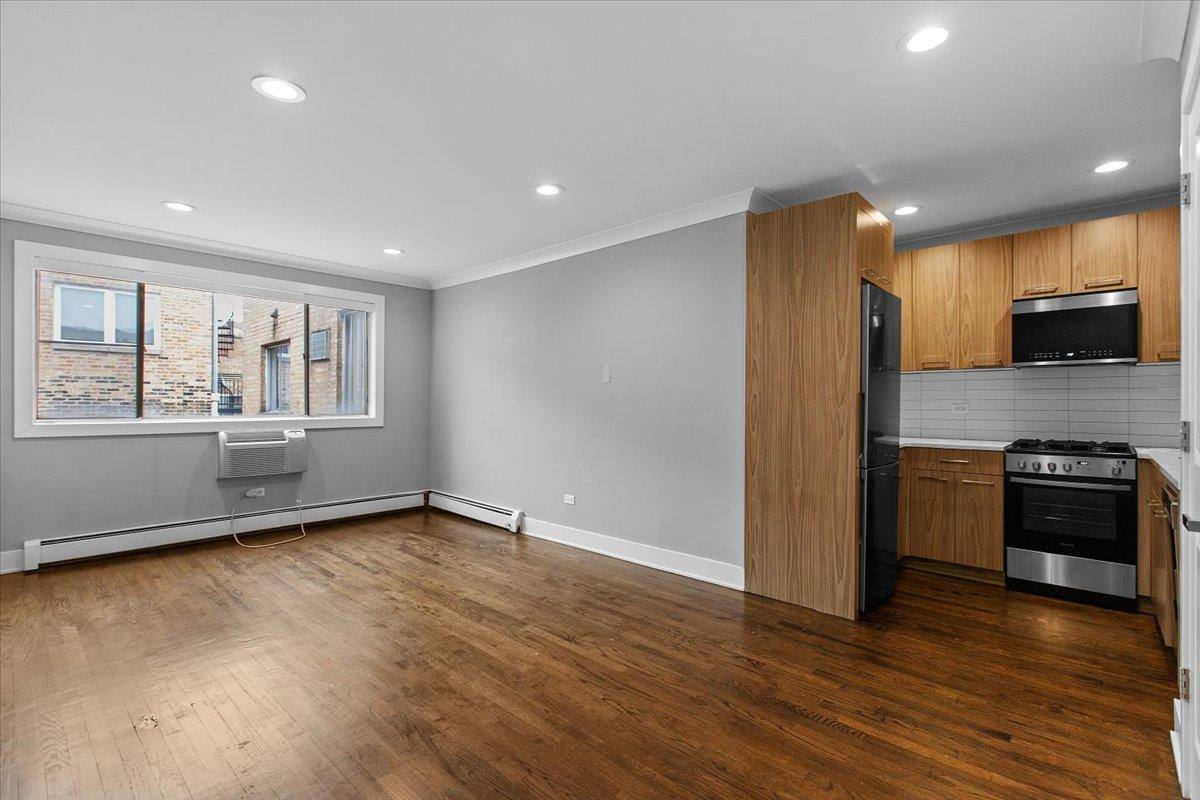 Apartment for rent at 541 W Oakdale Ave #207, Chicago, IL 60657