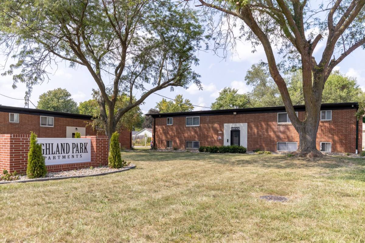 Apartment for rent at 1100 E Seneca Ave, Des Moines, IA 50316