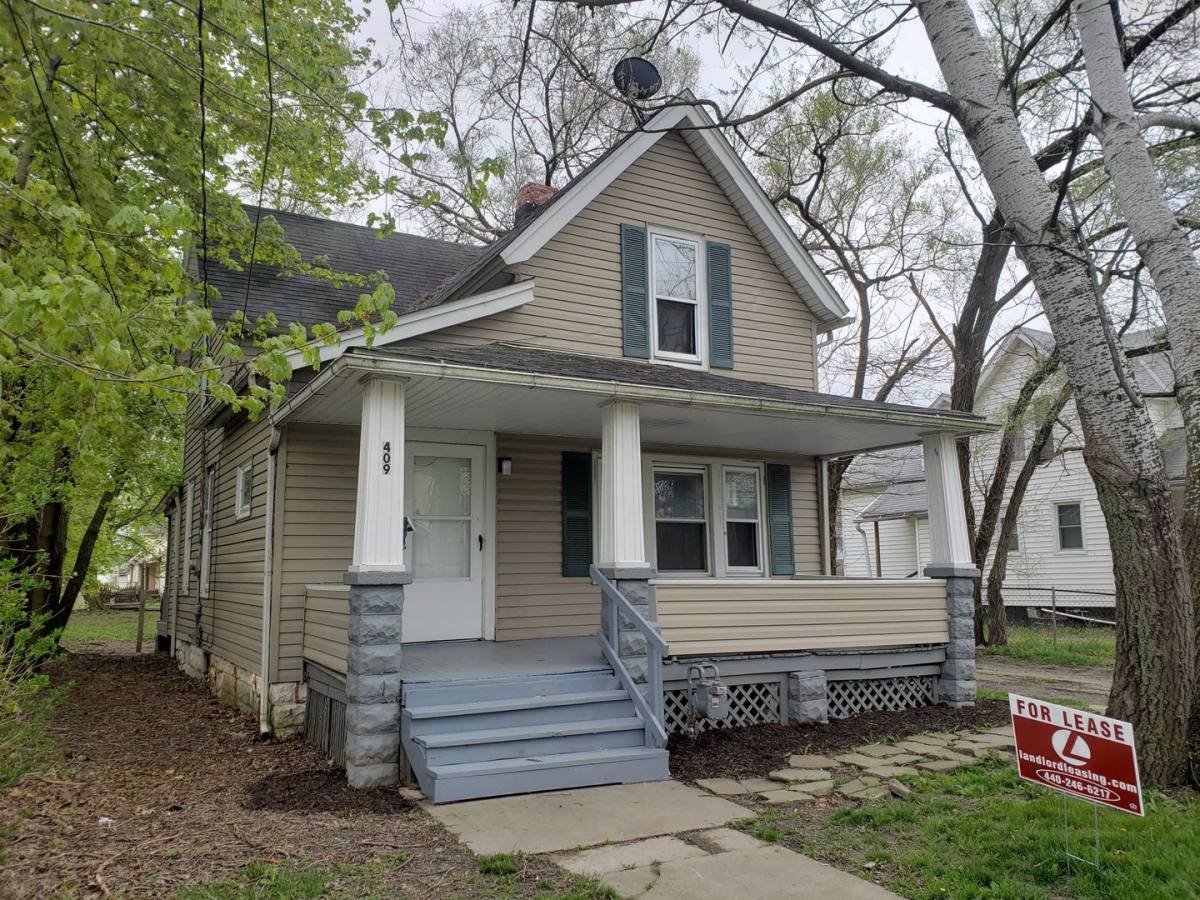 House for rent at 409 W 22nd St, Lorain, OH 44052