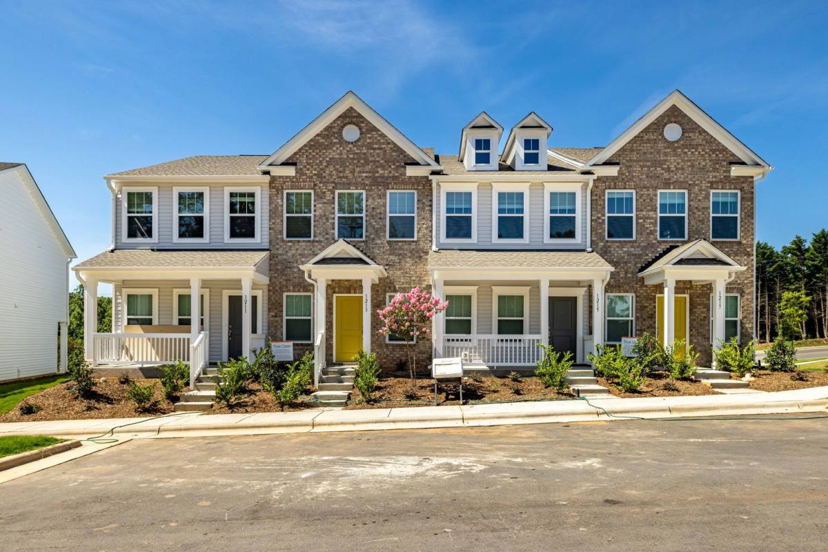 Townhouse for rent at 1315 Darlington Dr, Lowell, NC 28098