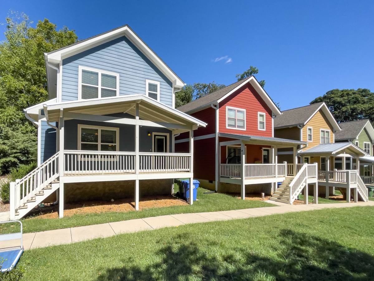 House for rent at 2 Cottage Cove Lane, Asheville, NC 28803
