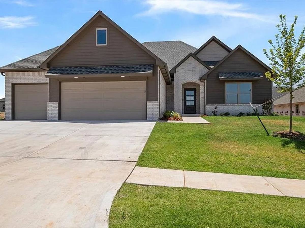 House for rent at 11628 NW 105th St, Yukon, OK 73099