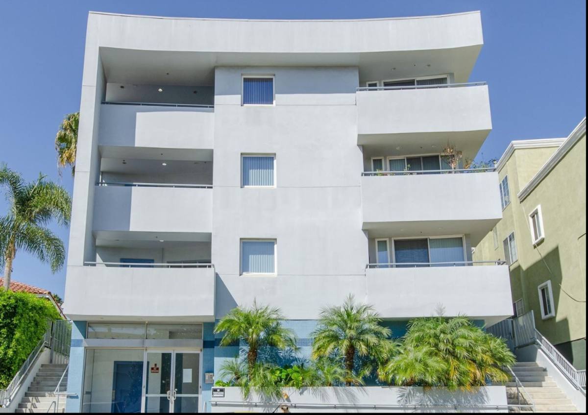 Apartment for rent at 6931 Kittyhawk Ave, Los Angeles, CA 90045