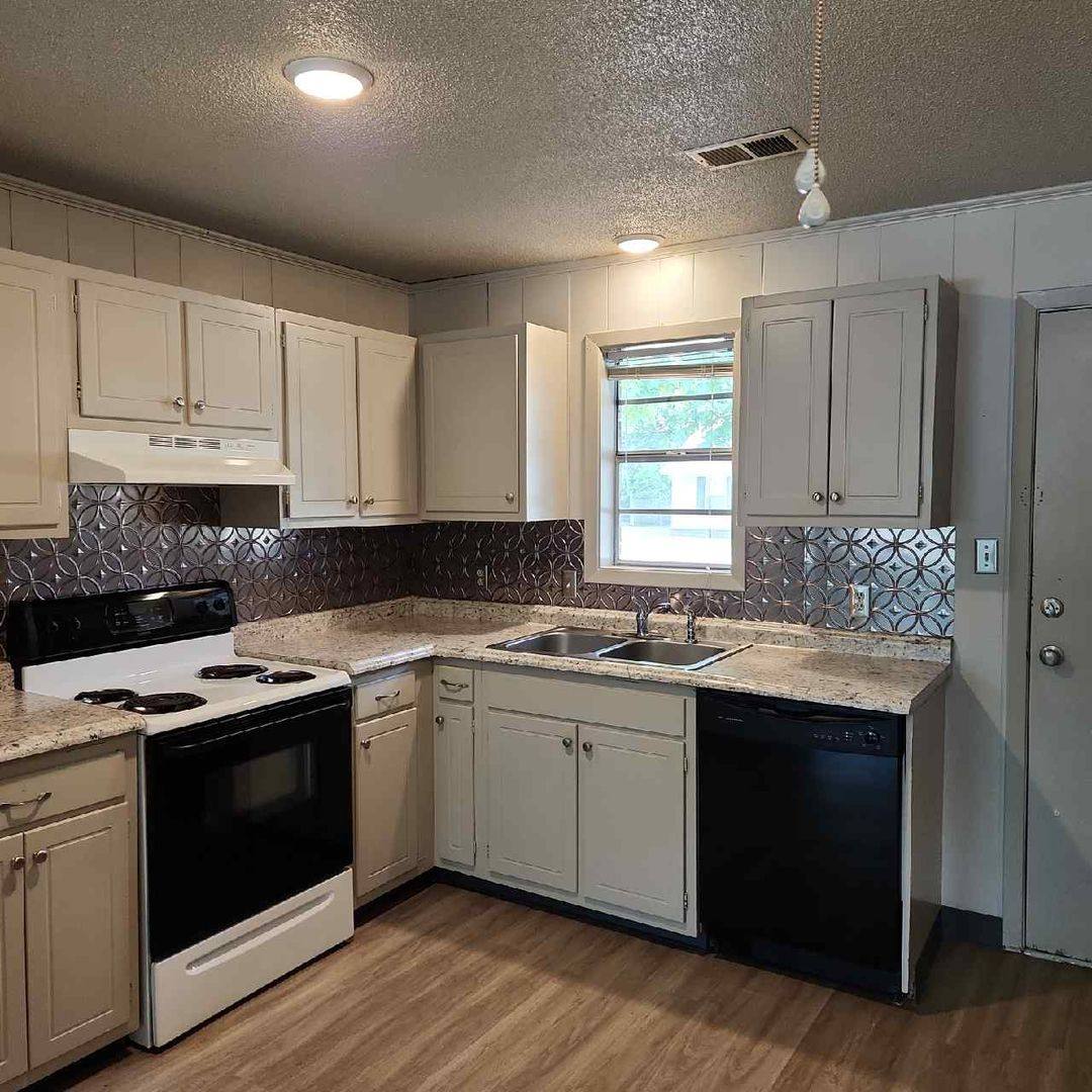 Townhouse for rent at 513 N 14th St, Paragould, AR 72450