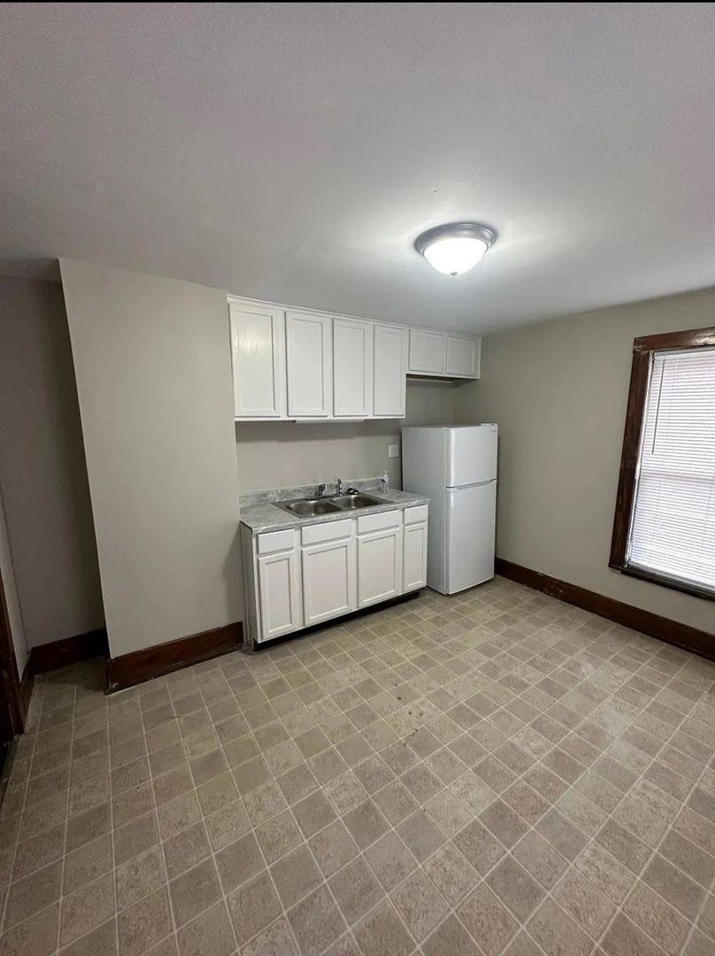 Apartment for rent at 605 N Detroit St, Bellefontaine, OH 43311