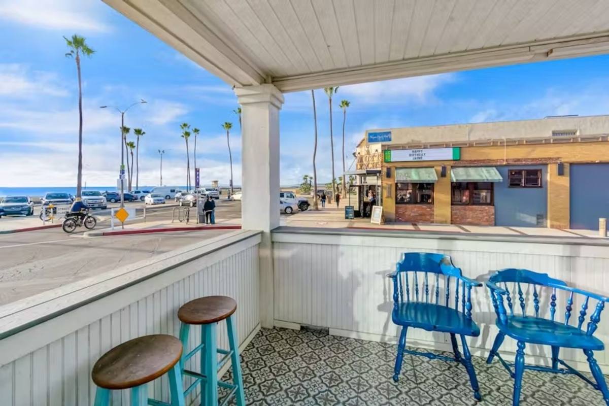 Apartment for rent at 2214 W Oceanfront, Newport Beach, CA 92663