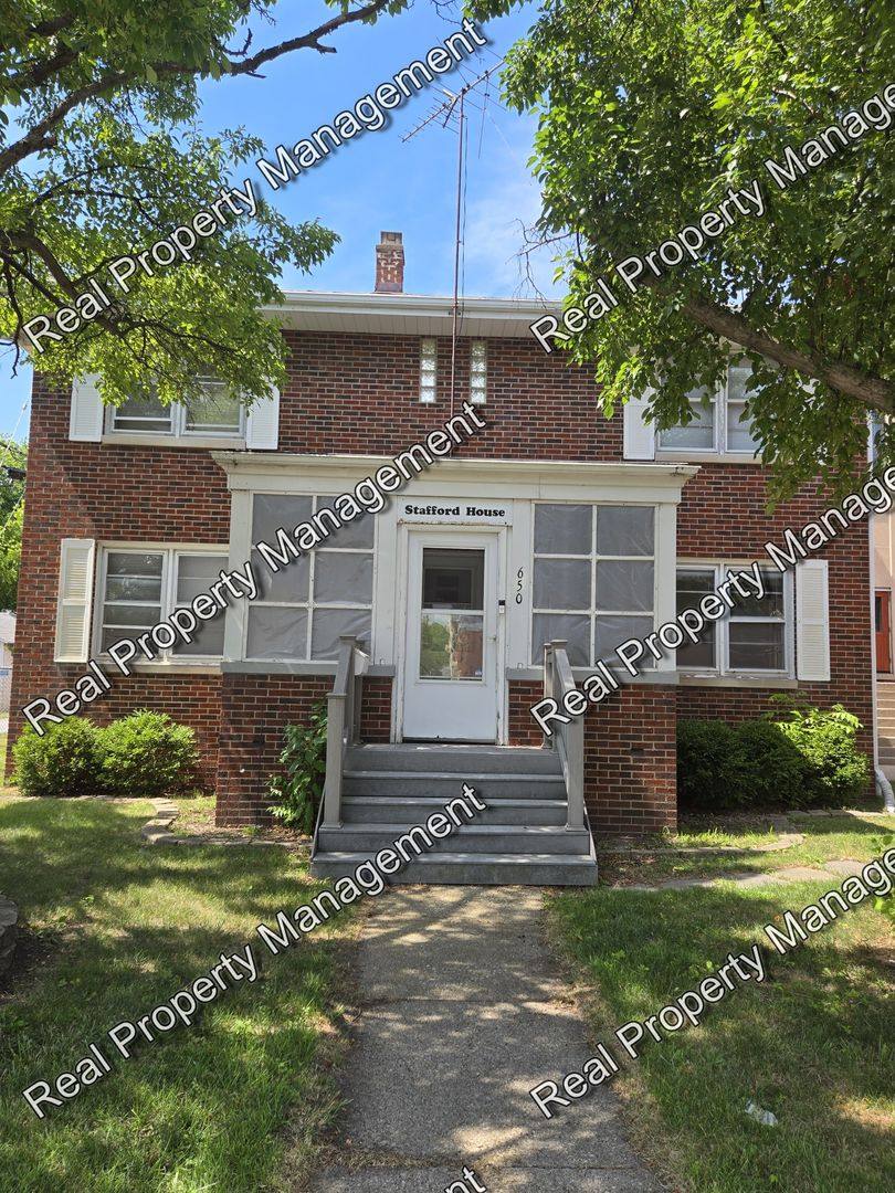 House for rent at 650 E 4th St, Hobart, IN 46342