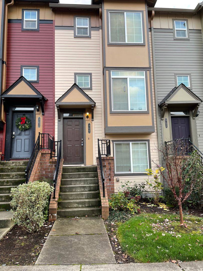 Townhouse for rent at 17042 SW Berkeley Lane, Beaverton, OR 97003