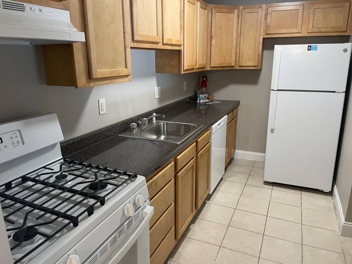 Apartment for rent at 383-435 Oaklawn Ave, Cranston, RI 02920