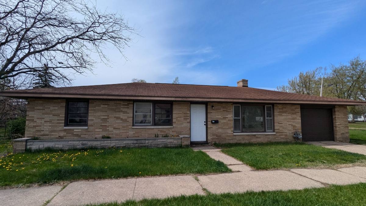 House for rent at 1635 Roberts St, Muskegon, MI 49442