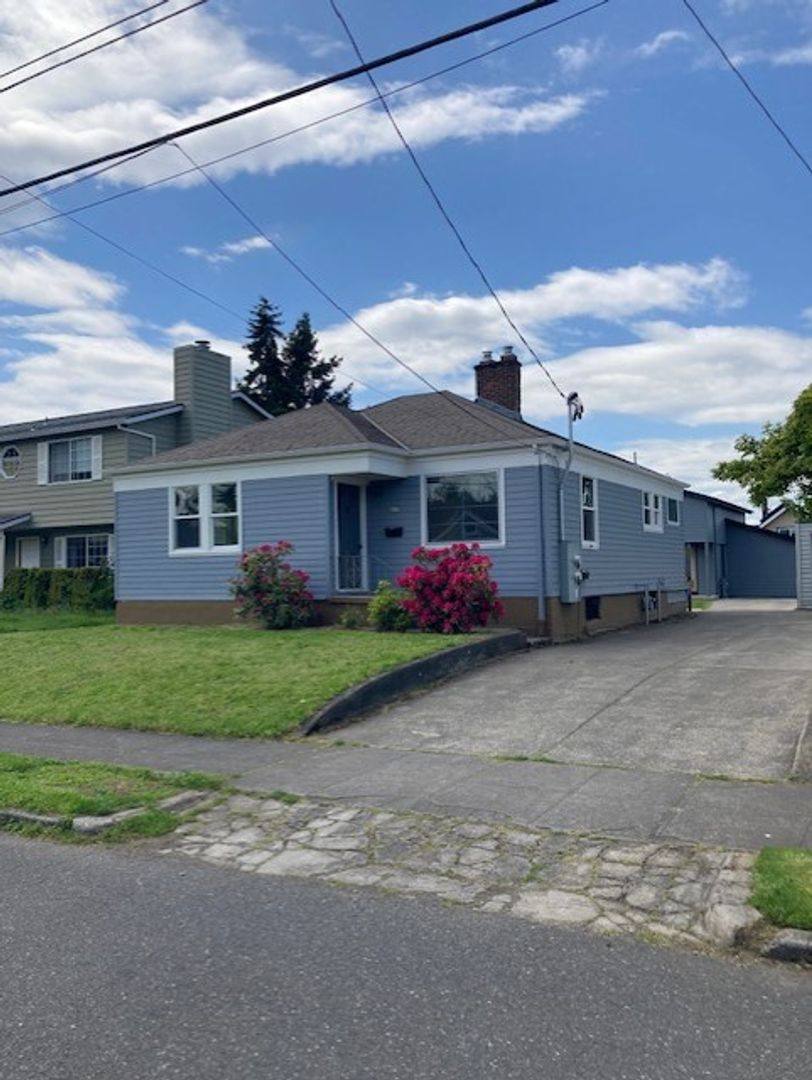 House for rent at 847 NE 53rd Ave #A, Portland, OR 97213