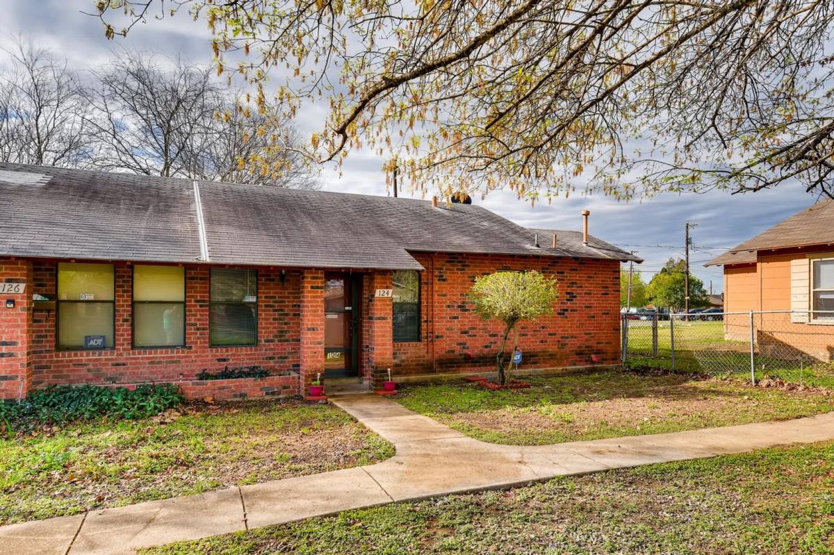 Townhouse for rent at 124 Menlo, San Antonio, TX 78223