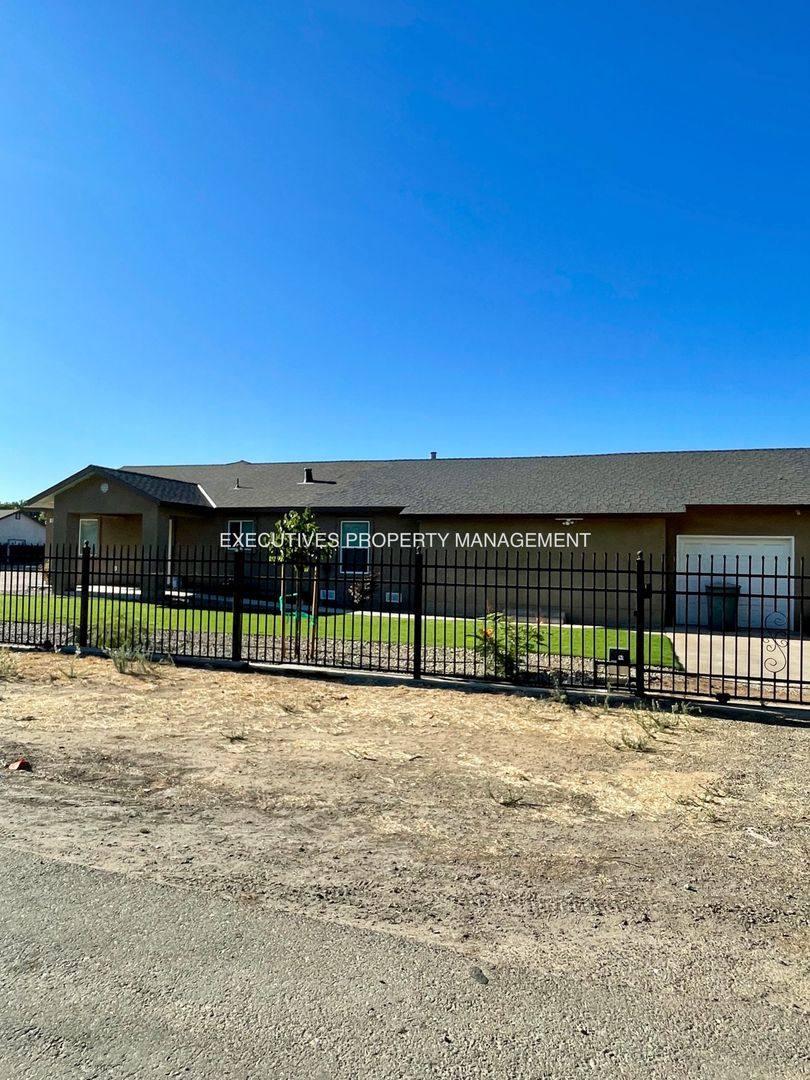 1957 W Highway 140, Merced, CA 95348