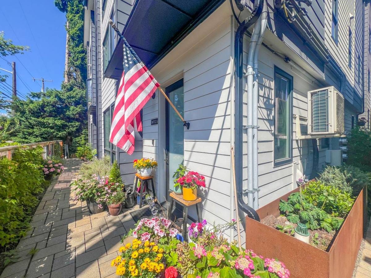 Townhouse for rent at 10712 Greenwood Ave N, Seattle, WA 98133