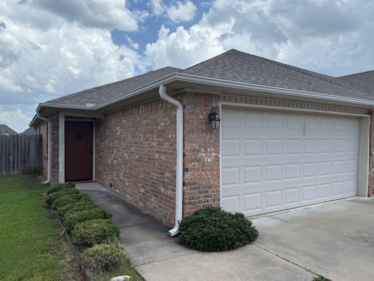 Apartment for rent at 1118 Springhill Rd, Fort Smith, AR 72916