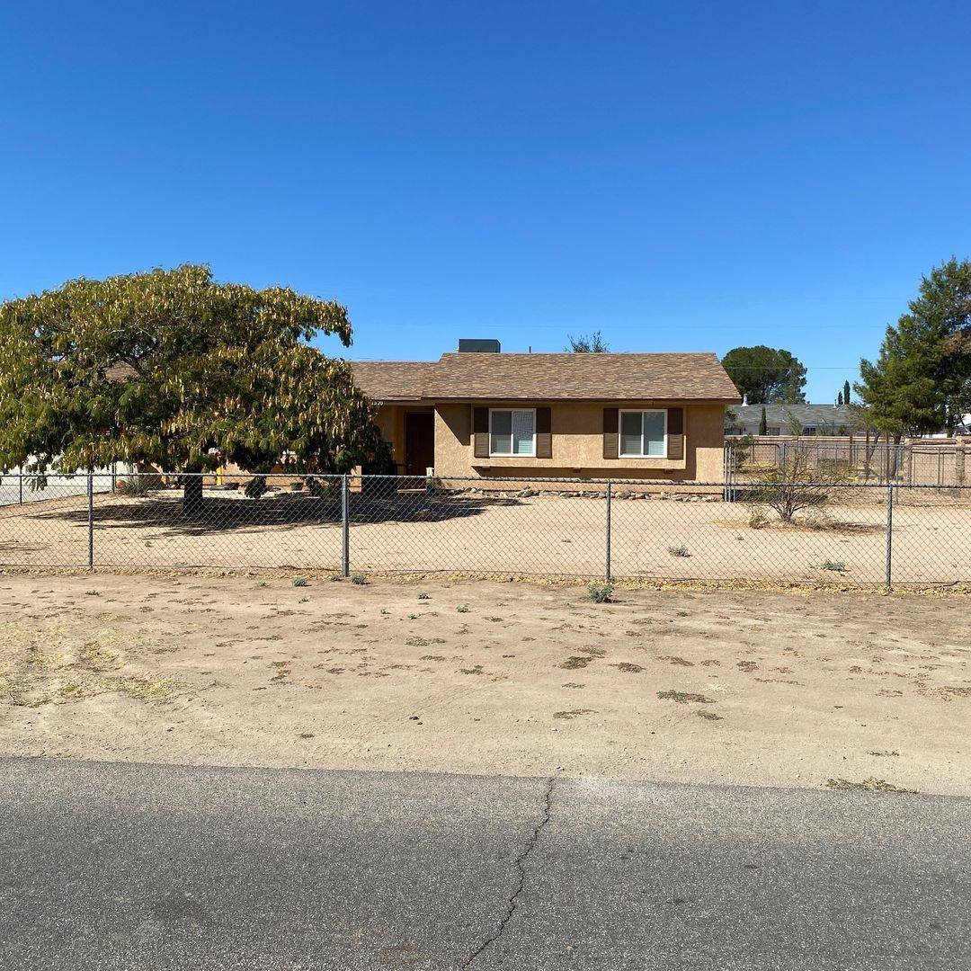 House for rent at 12620 Sholic Rd, Apple Valley, CA 92308