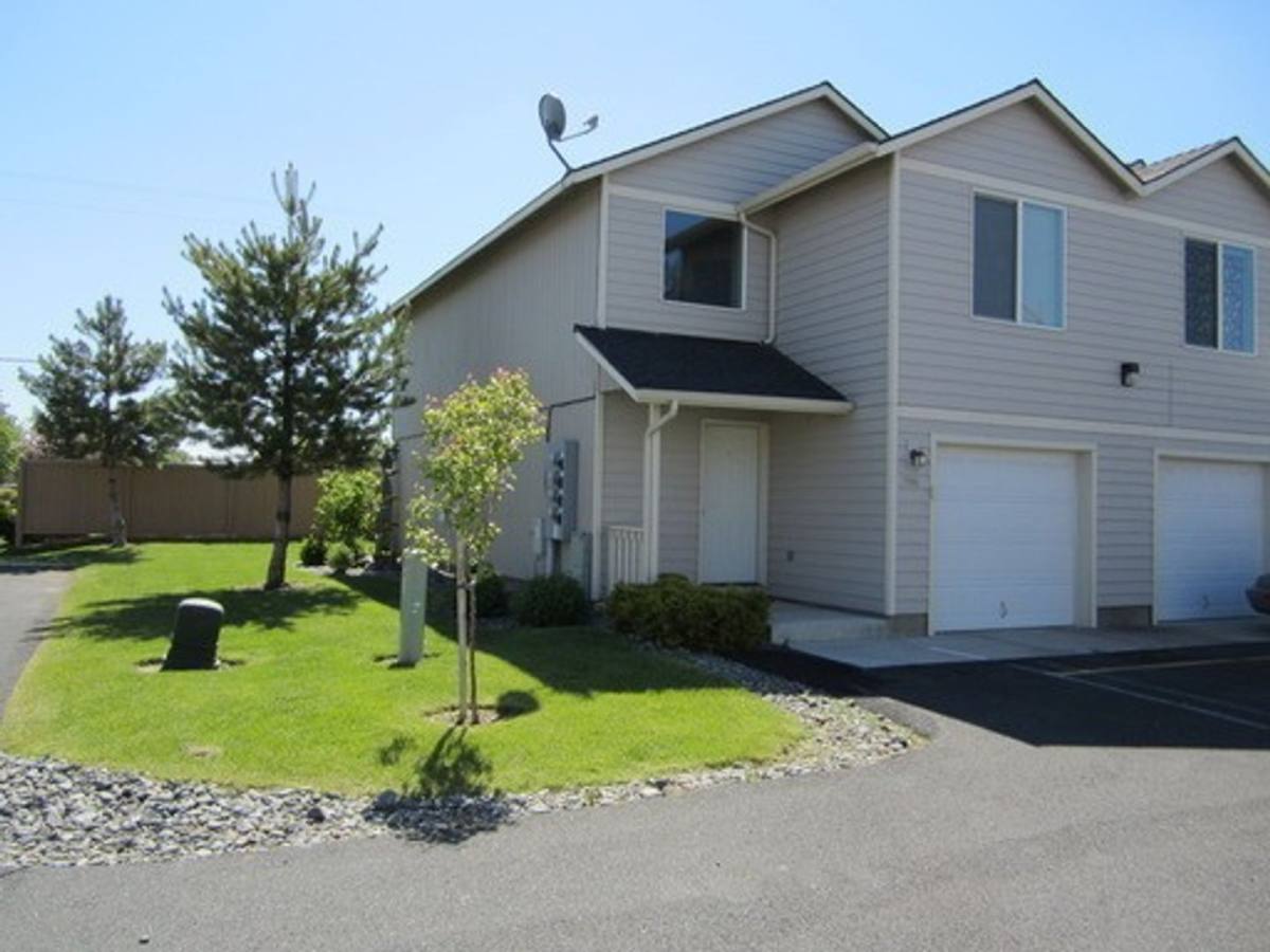 Townhouse for rent at 1456 SW 16th St, Redmond, OR 97756