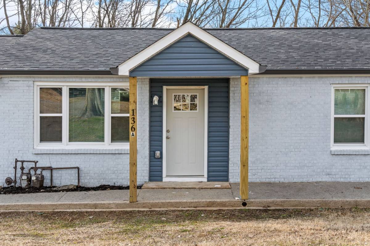 Apartment for rent at 136 W Rossview Rd, Clarksville, TN 37040