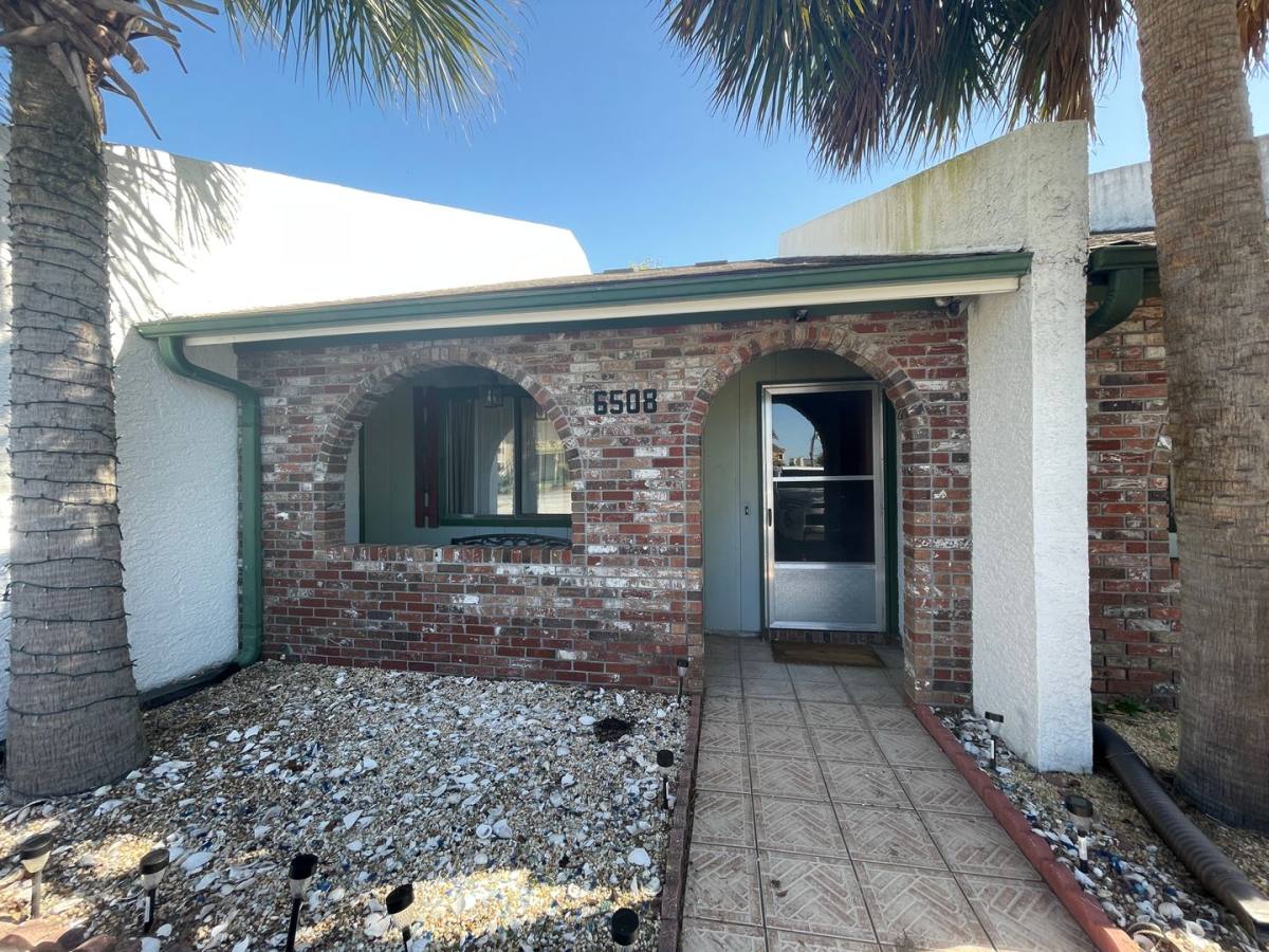Townhouse for rent at 6508 N Lagoon Dr, Panama City, FL 32408