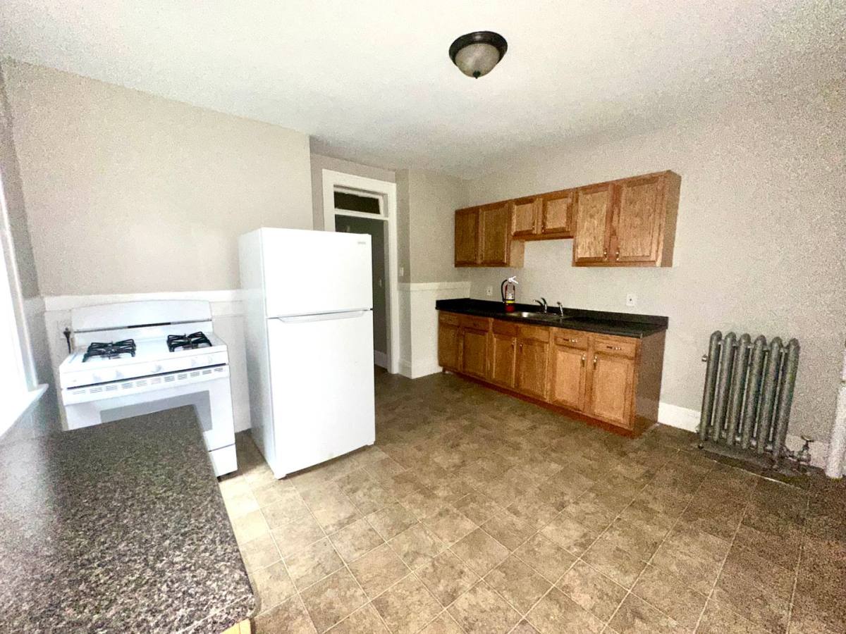 Apartment for rent at 585-589 Pleasant St, Holyoke, MA 01040
