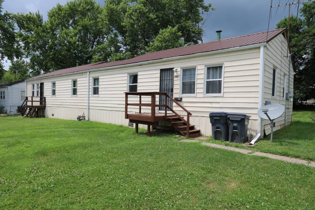 Apartment for rent at 2404 - 2406 Flint Hills Dr, Burlington, IA 52601
