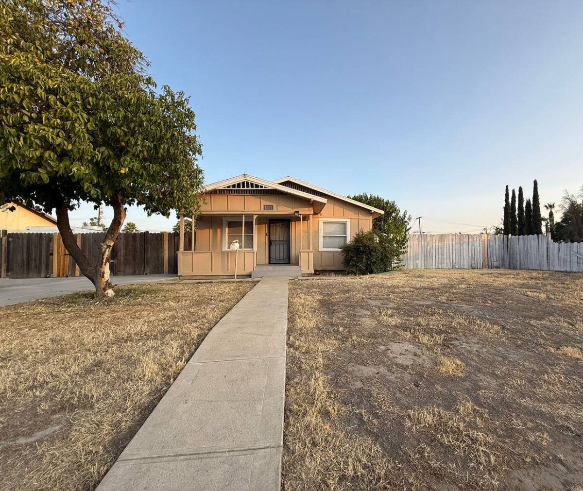 House for rent at 915 31st, Bakersfield, CA 93301