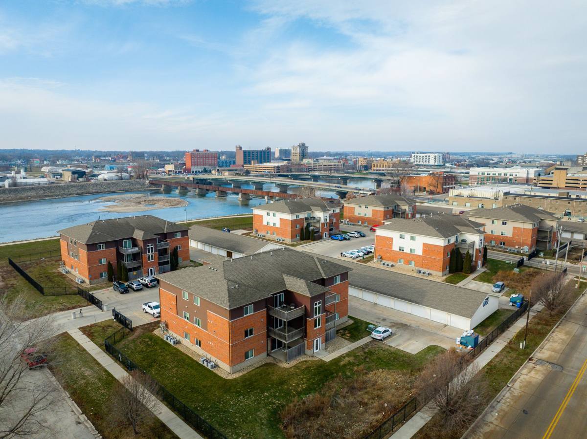 Apartment for rent at 824 Sycamore St, Waterloo, IA 50703
