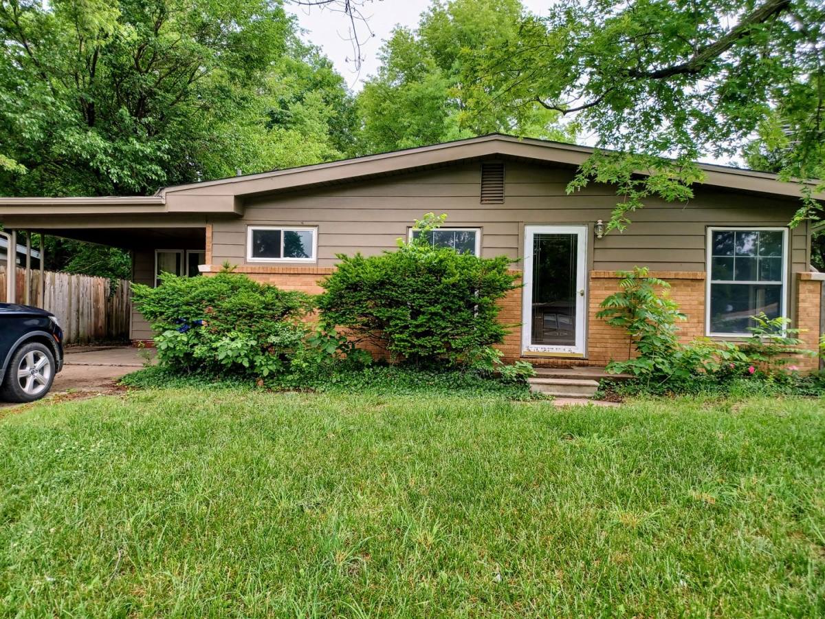 House for rent at 1419 E Beaumont Dr, Wichita, KS 67219