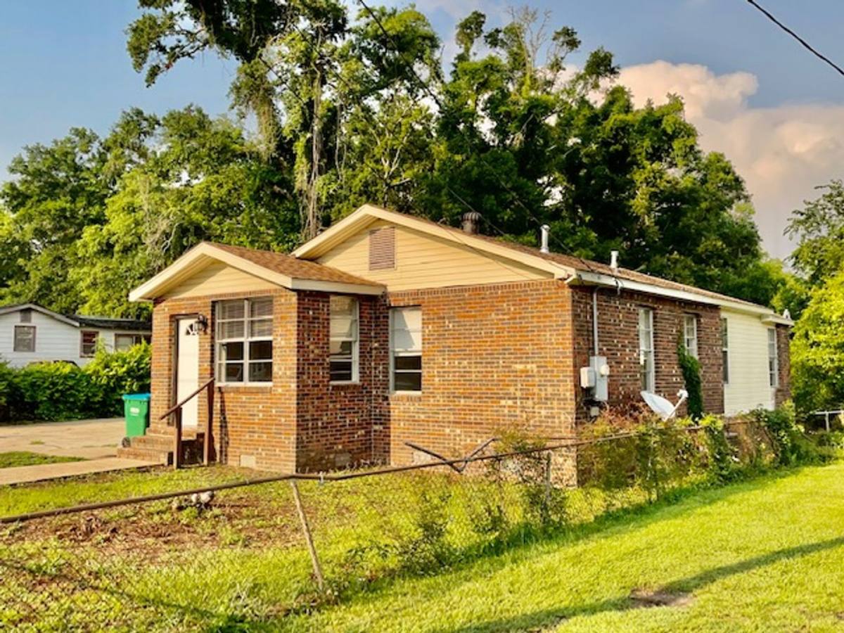 House for rent at 452 Live Oak Ave, Gulfport, MS 39507