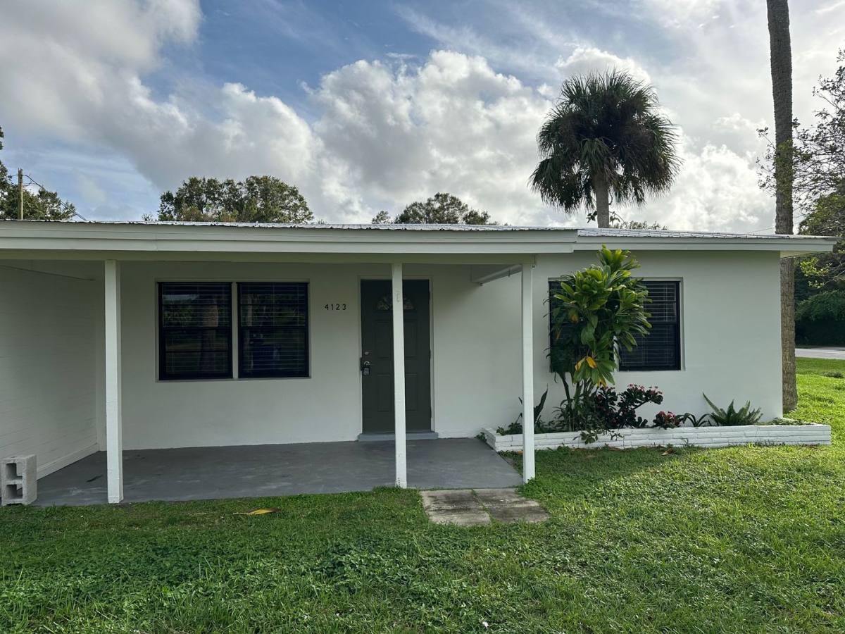 Townhouse for rent at 4123 18th Place, Vero Beach, FL 32960