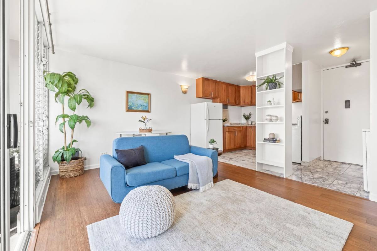 Apartment for rent at 2754 Kuilei St, Honolulu, HI 96826