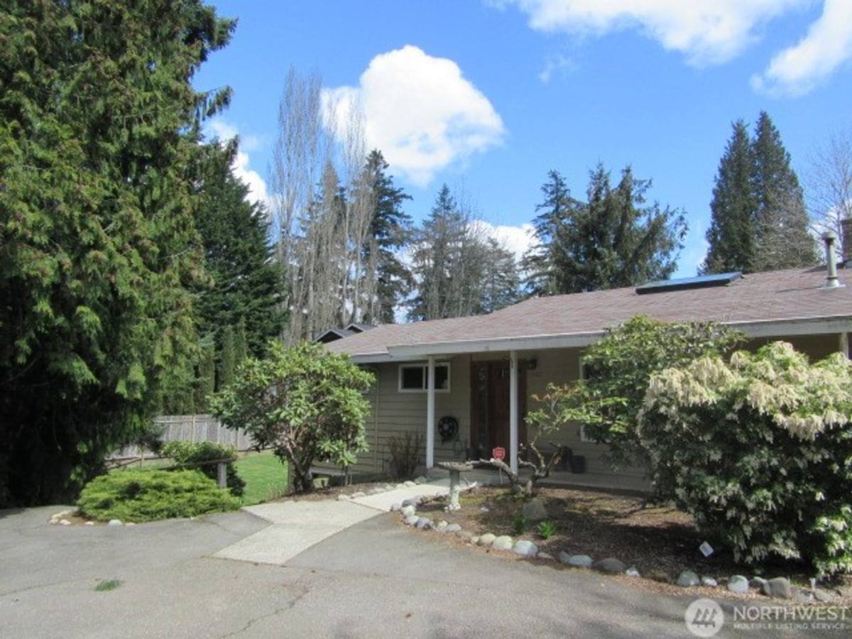 Apartment for rent at 11422 NE 94th St, Kirkland, WA 98033