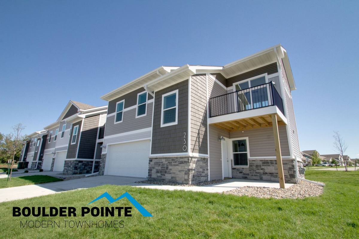 Townhouse for rent at 260 SE Waco Place, Waukee, IA 50263