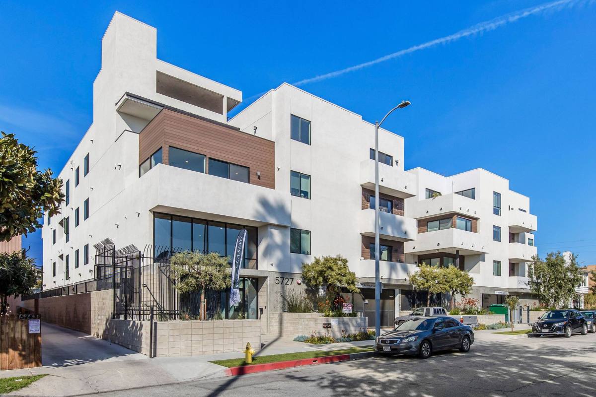 Apartment for rent at 5727 La Mirada Ave, Los Angeles, CA 90038