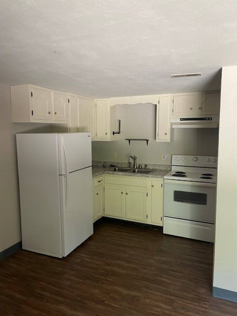 Apartment for rent at 1107 Pekin Ave, Creve Coeur, IL 61610
