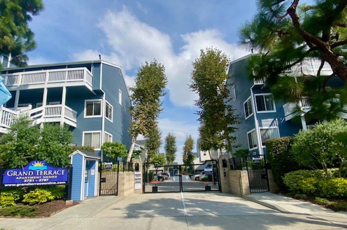 Apartment for rent at 3787 E 11th St, Long Beach, CA 90804