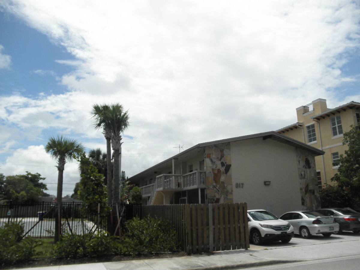 Apartment for rent at 817 S Federal Highway, Lake Worth Beach, FL 33460
