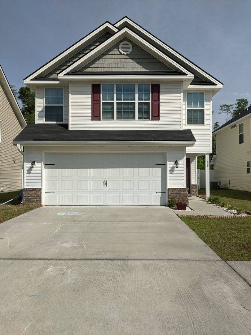 House for rent at 209 Grandview Dr, Hinesville, GA 31313