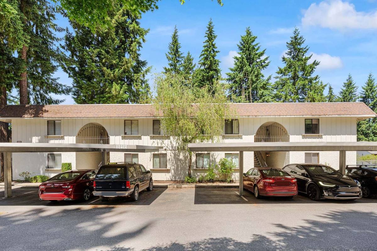 Apartment for rent at 12522 NE 117th Place, Kirkland, WA 98034
