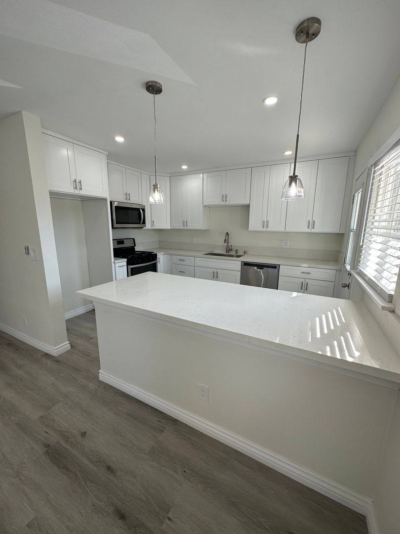 Apartment for rent at 240 W Collins Ave, Orange, CA 92867