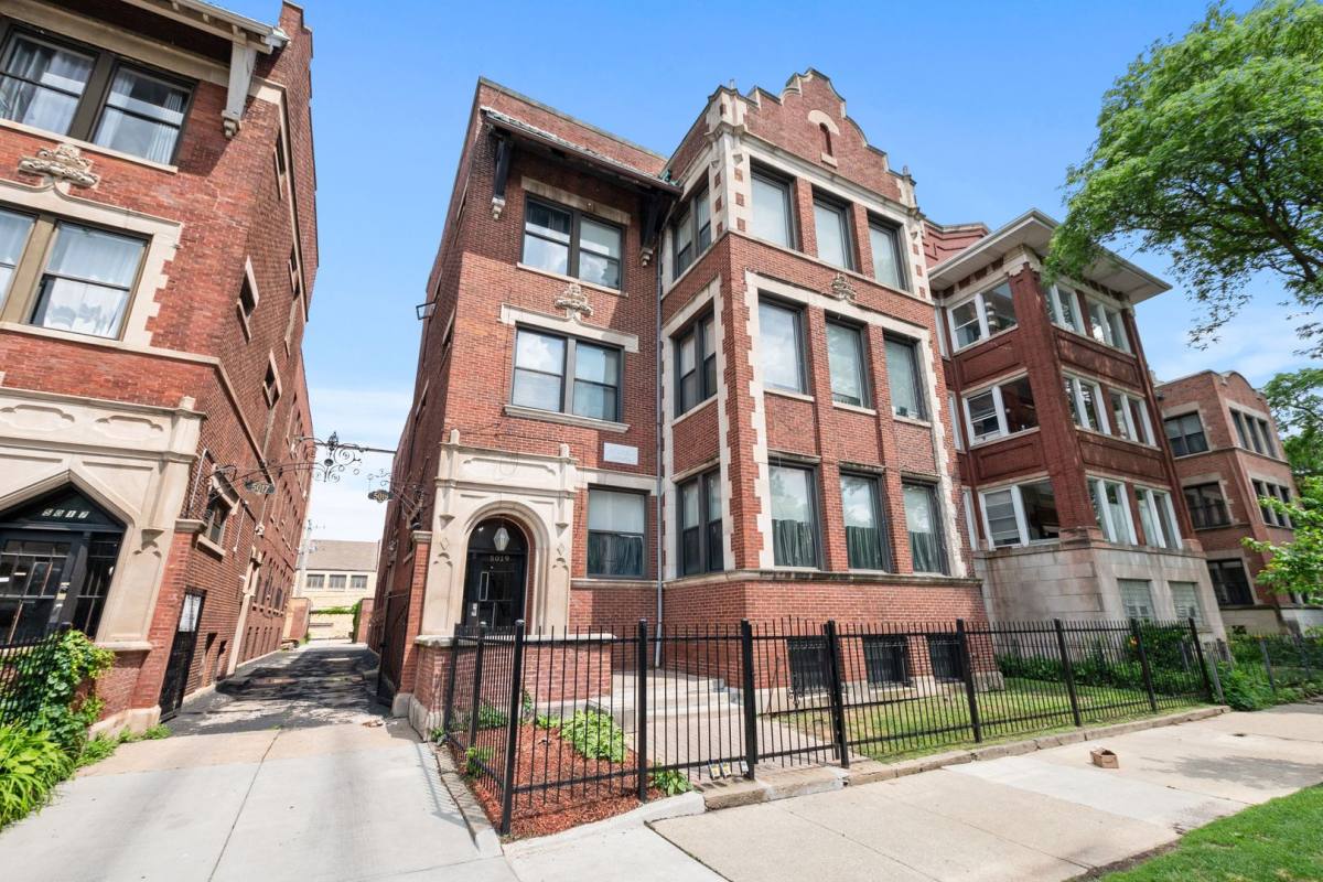 Apartment for rent at 5019 S Drexel Blvd, Chicago, IL 60615
