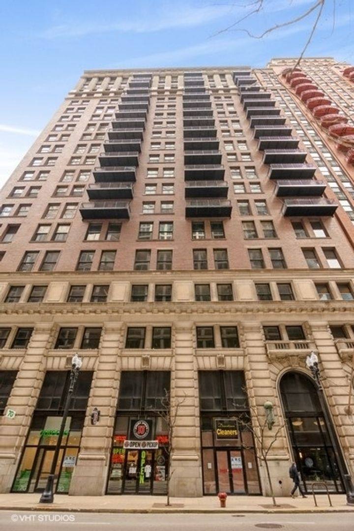 House for rent at 212 W Washington, Chicago, IL 60606
