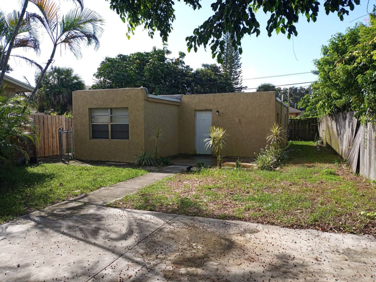 House for rent at 2814-1 2 Saginaw Ave, West Palm Beach, FL 33409